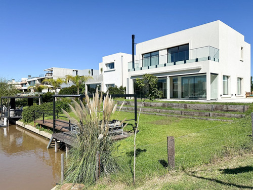 Casa En Venta En El Yacht