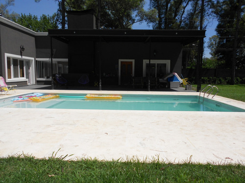 Casaquinta En Venta :: 5 Ambientes :: Parque Leloir :: 1745m