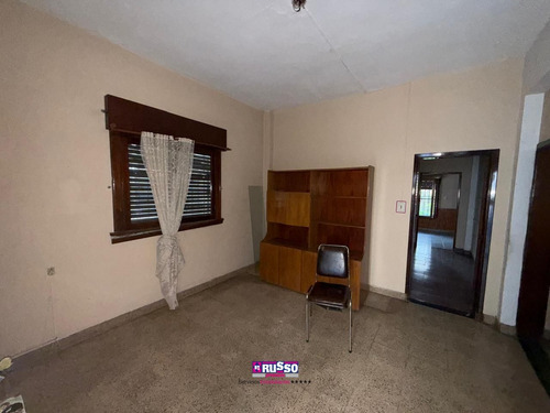 Venta De Casa 4 Ambientes Sobre Dos Lotes - Isidro Casanova