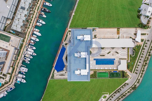 Se Vende Departamento De Entrega Inmediata En Piso 11 Condominio En Puerto Cancún Con Vistas A La Marina, Campo De Golf Y Al Mar