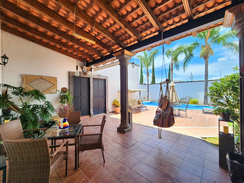 Casa Colonial En El Corazón De Juriquilla 5 Recámaras Completas, Una En Planta Baja Alberca Propia Am