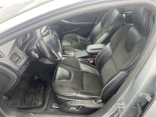 Volvo V40 2.0 T4 Drive-E R-DESIGN AT