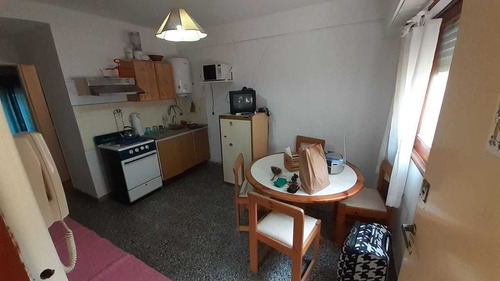 Imagen 3 de 6 de Departamento Al Frente Con Gas Natural