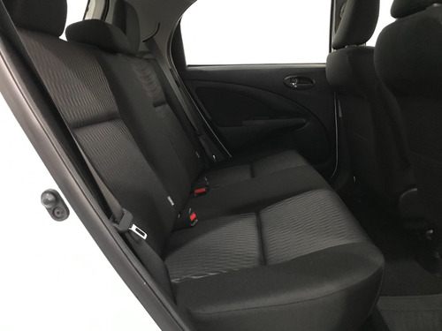 Imagen 13 de 17 de Chevrolet Onix