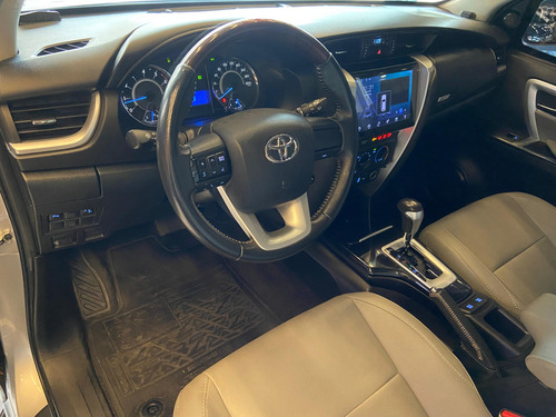 Toyota Hilux SW4 2.7 SR 7 LUGARES 4X2 16V FLEX 4P AUTOMÁTICO