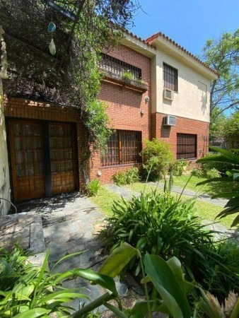 Imagen 2 de 10 de Casa Tres Dormitorios Barrio Cura