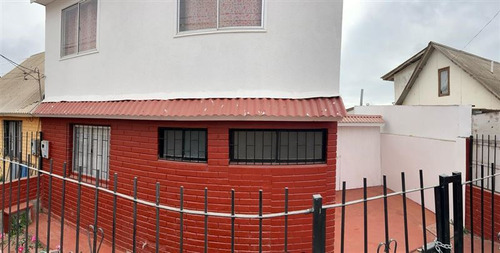 Casa En Venta De 3 Dorm. Un Baño, En La Serena