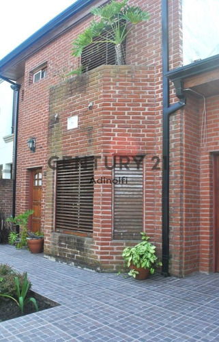 Imagen 3 de 30 de Calle 76 E/ 17 Y 18 - Casa 3 Dormitorios, Quincho Y Parque - Venta Y/o Permuta