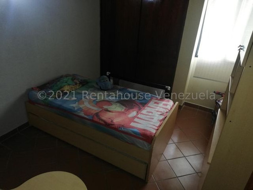 Imagen 8 de 14 de En Lomas De La Trinidad Casa A La Venta Mls#22-1167 R A H Pablo Velozo