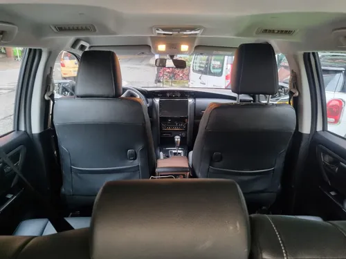 Toyota Fortuner 2.4l Sr Tp 2.4cc Td 7ab 4x2 2023 Único Dueño