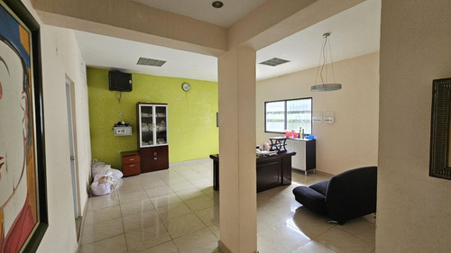 Edificio Comercial Con Nave Industrial Amueblado En Autop, Duarte Santo Domingo, Triple Altura, Con Varios Espacios