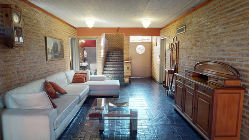 Excelente Casa 5 Ambientes Con Parque En Flores
