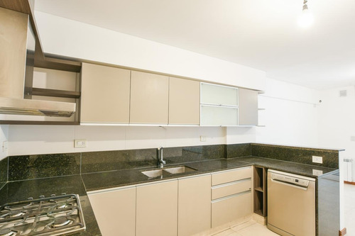 Departamento De 3 Dormitorios En Venta - Nuevo Con Cochera Y Patio - Centro
