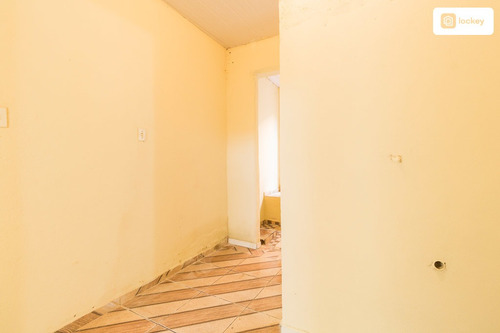 Imagem 2 de 10 de Aluguel De Casa De Fundos Com 30m² E 1 Quarto - 6895