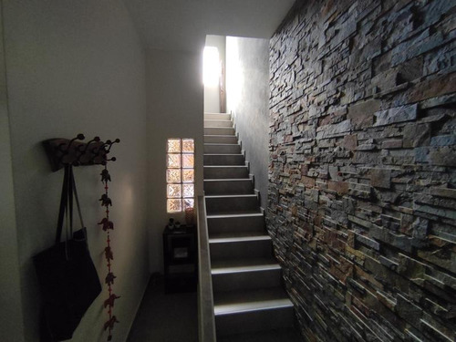 Casa De Cuatro Ambientes, En Venta - Haedo -