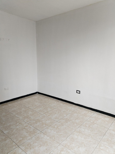 Alquilo Apartamento En Las Palmas. Desocupado 3h/2b/1p