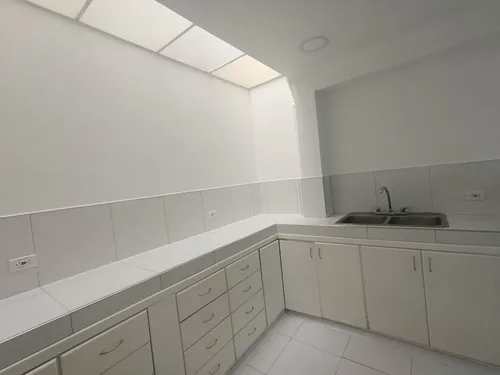 Local En Arriendo/venta En Chapinero Alto. Cod A22221