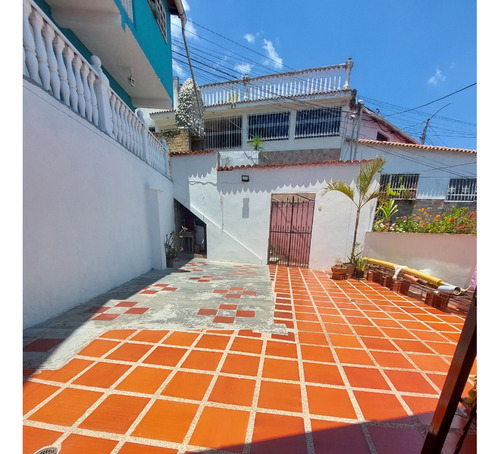 Best House Vende Cómoda Casa En Sector Santa Eduvige, Carrizal.