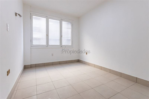Imagen 13 de 19 de Oficina En Venta En Santiago De 4 Espacios Amplios