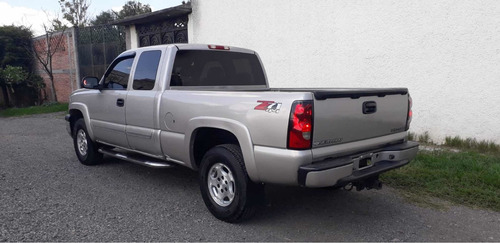 Imagen 8 de 14 de Chevrolet Silverado 4x4 Cabina Y Media