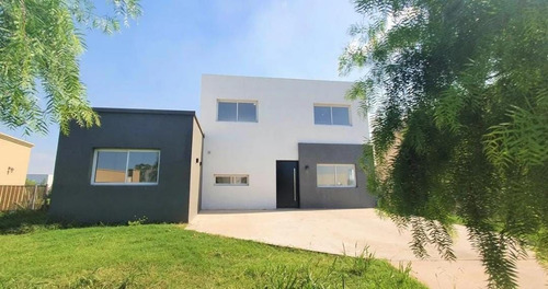 Imagen 4 de 28 de Casa En Venta En San Ramon - Pilar Del Este