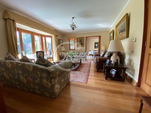 Casa En Venta De 6 Dorm. En Lo Barnechea