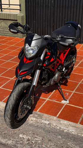 Hypermotard 796, Titular Vende Por Viaje
