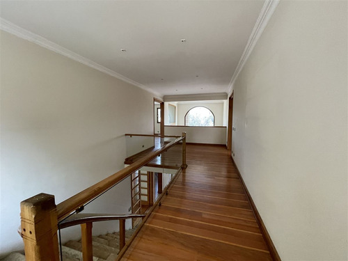 Casa En Venta De 6 Dorm. En Lo Barnechea Panoramica