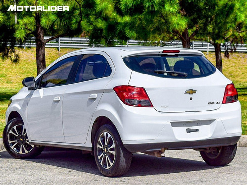 Imagen 3 de 25 de Chevrolet Onix Ltz 1.4 Extra Full | Permuta / Financia