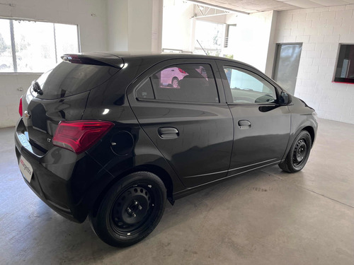 Imagen 8 de 21 de Chevrolet Onix 2018 1.4 Lt 98cv