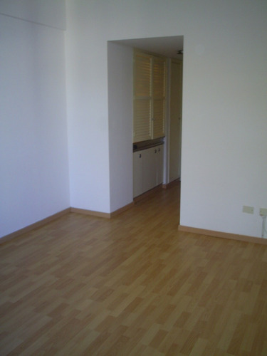 Dpto-1 Ambiente-maipu Y Corrientes-cfte Abierto-todo Luz-