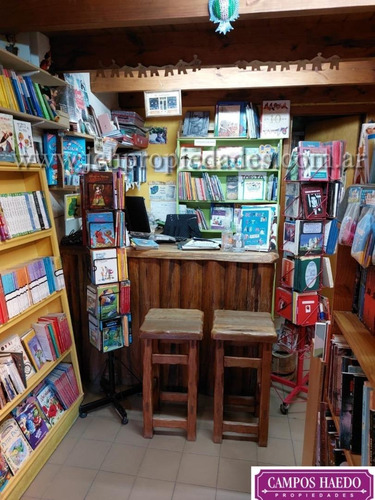 Imagen 2 de 10 de Local Con Fondo De Comercio Libreria - Villa La Angostura