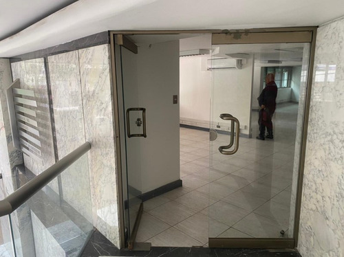 Oficina Excelente Ubicación Metro Tobalaba