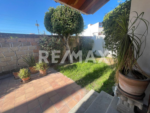Casa En Renta En Privada En Hacienda De Los Cues En Villas Del Mesón En Una Planta