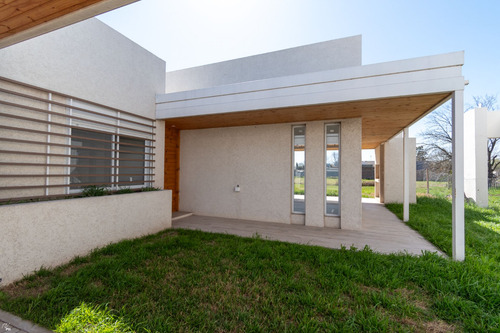 Casa En Venta 3 Dormitorios Don Mateo