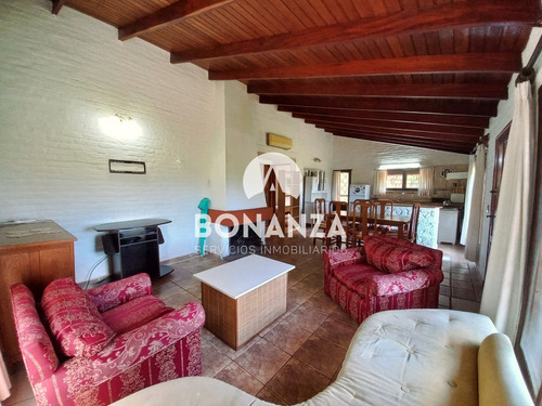 Piriápolis Punta Fría Casa En Venta 350 Mts De La Playa San Francisco. 589 Mts De Terreno Esquina. Salida A Dos Calles.