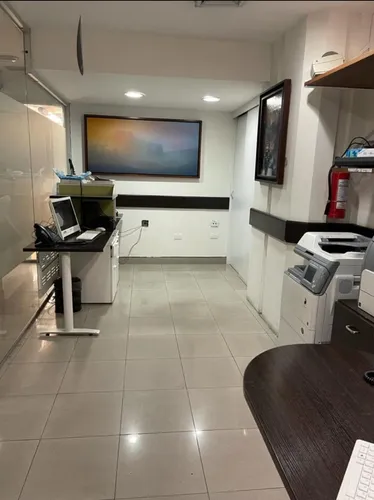 Oficina Remodelada Minimalista