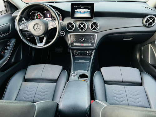 Imagem 9 de 15 de Mercedes Benz Gla 200 Style 1.6 Cgi Turbo Branco 2018