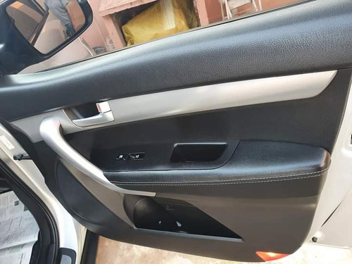 Imagem 4 de 8 de Kia Sorento 2012 2.4 Ex 7l 4x2 Aut. 5p