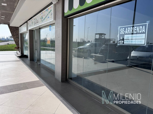 Para Inversión En Concurrido Strip Center