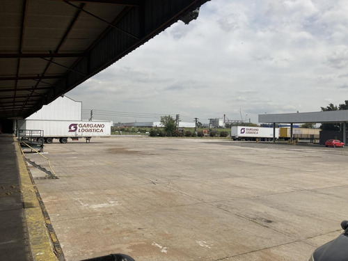 Imagen 7 de 11 de Depósito Y Oficinas Con Racks / Panamericana