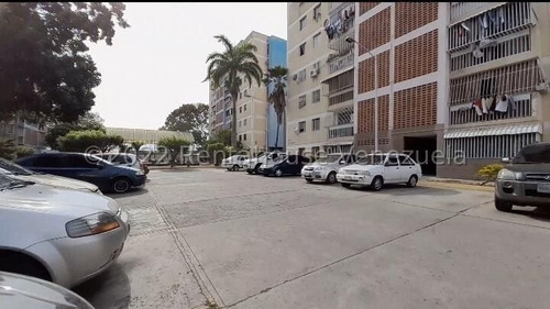 Imagen 23 de 30 de Apartamento En Alquiler Centro Barquisimeto, Semi Amoblado, Cantv E Internet, Servicio Agua Constante, Gas Directo. Información Al 0424-5620928 Flex 22-25591 Z09