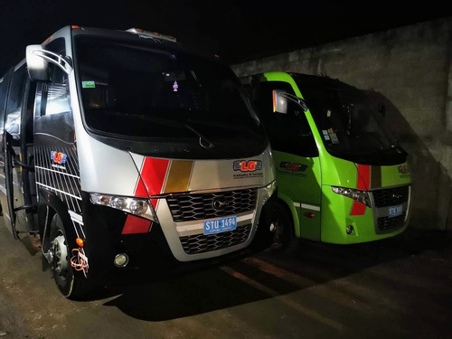 Imagen 6 de 10 de Transporte De Pasajeros Camioneta Combi Traslados Aeropuerto