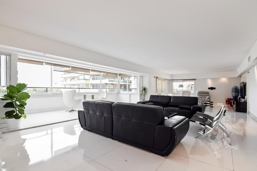 Imagen 23 de 24 de Impecable Piso En Torre Libertador - 2 Cocheras - 4 Suites - Doble Dependencia - Seguridad 24hs