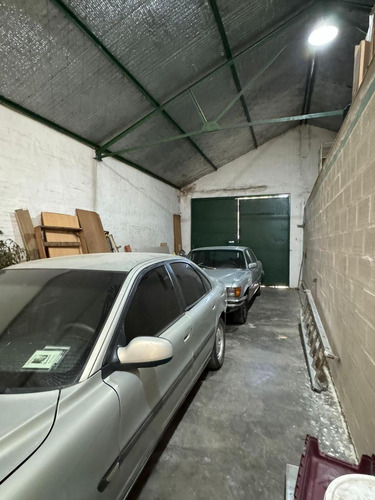 Casa En Venta - 8 Dormitorios 4 Baños - La Lonja