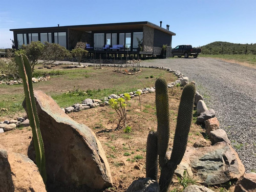 Casa Amoblada En Venta De 4 Dorm. En Los Molles