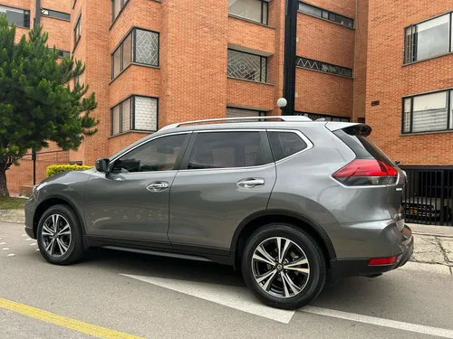 Nissan Xtrail T-32 exclusive 2.5 AT 4x2 7 puestos