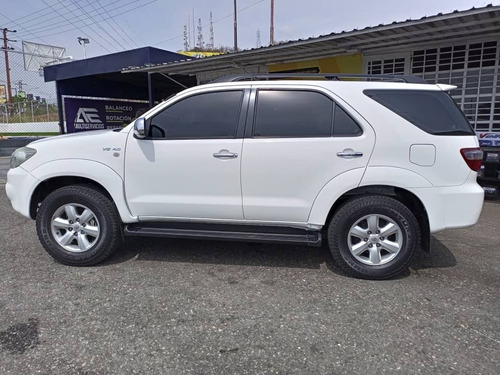 Imagen 5 de 13 de Toyota Fortuner Sr