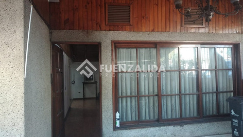 Casa En Venta De 3 Dorm. En La Cisterna