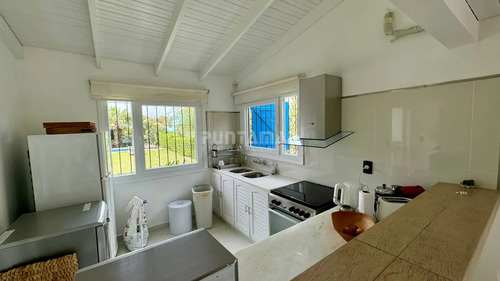 Moderna Casa Con Piscina En Montoya A Metros Del Mar